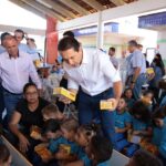 Em ação inédita, gestão Vilela distribui chocolate para mais de 46 mil alunos de escolas e CMEIs em Aparecida