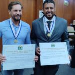 Deputado Cristiano Galindo recebe Comenda Regina Pimenta na Câmara Municipal de Goiânia